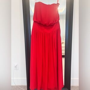 Long red strapless dress. The whole dress is with underlay.
